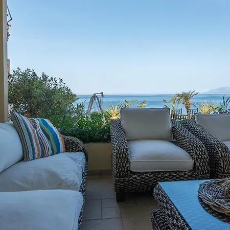 Diamante Beachfront Apartment Xylokastro